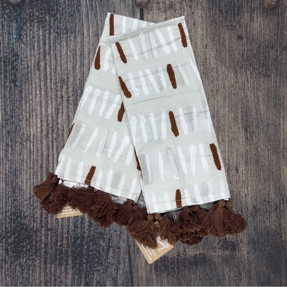 NWT Primitives By Kathy Set Of 2 Hand/Dish Towels With Tassels